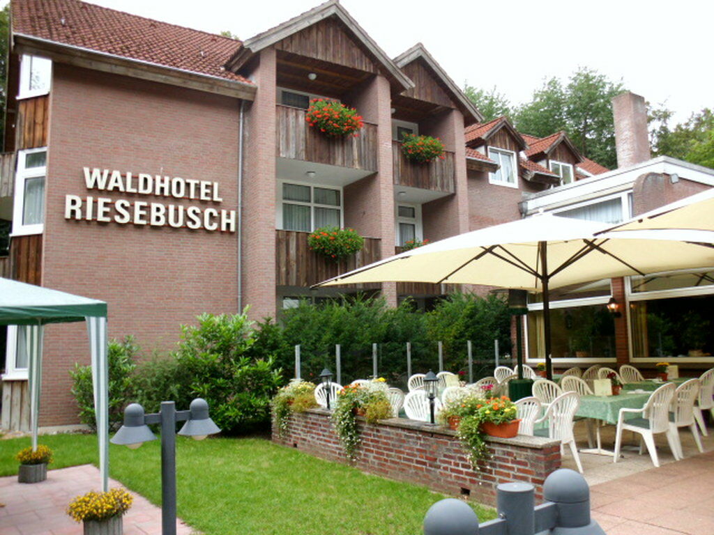 Waldhotel Riesebusch Bad Schwartau Exteriör bild